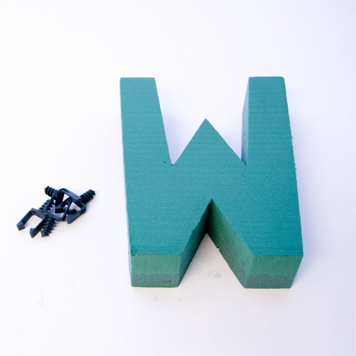<h4>Oasis Letter W 31cm</h4>